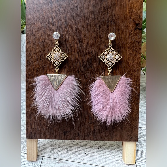 Flirty Dusty Pink Dangle Earrings - Elegant Pink Feather Dangle Earrings - Picture 15 of 16